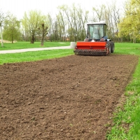 Disrupting gras turfs in preparation for sowing